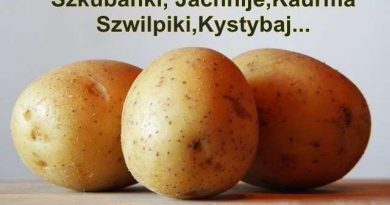 trzy ziemniaki na desce