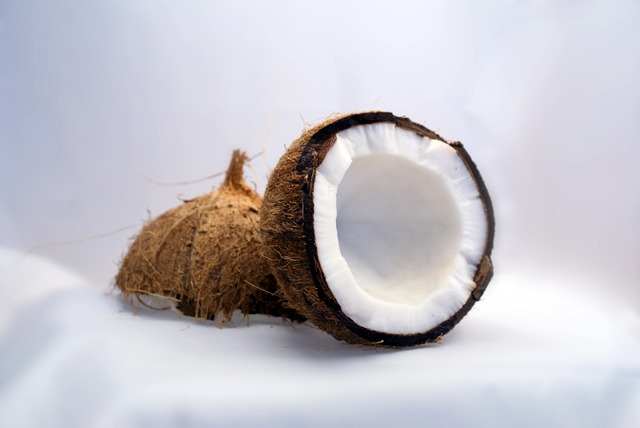 rozłupany kokos