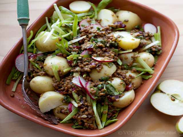 potrawa z soczewicy i ziemniaków