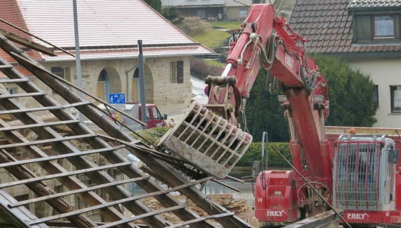 co to jest recykling - rozbiórka budynku