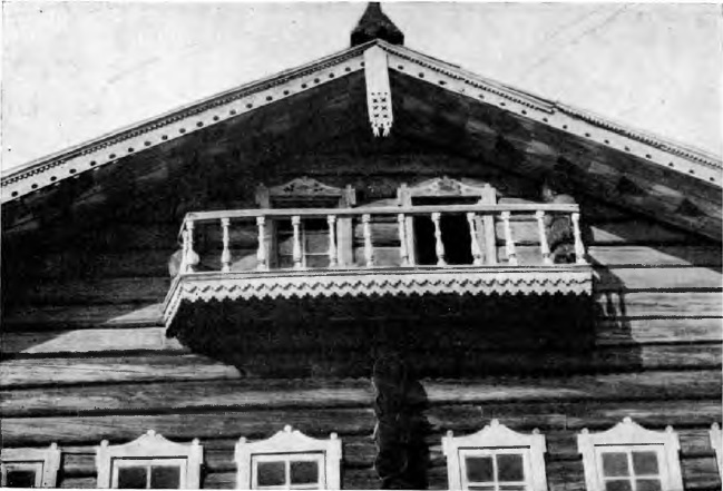 dom z bala balkon i detale ozdobne foto 1962
